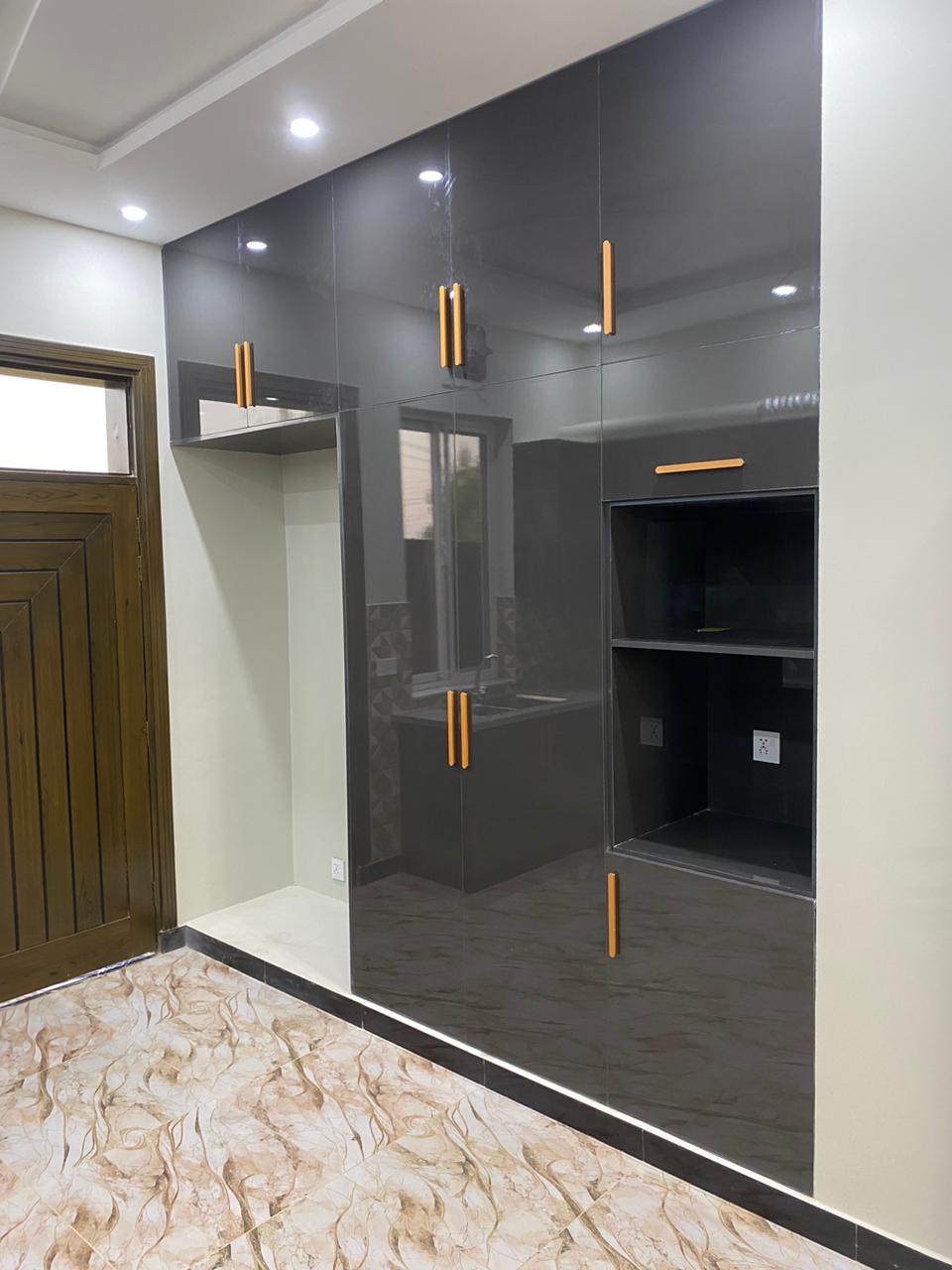 10 Marla fresh House Available For Sale.