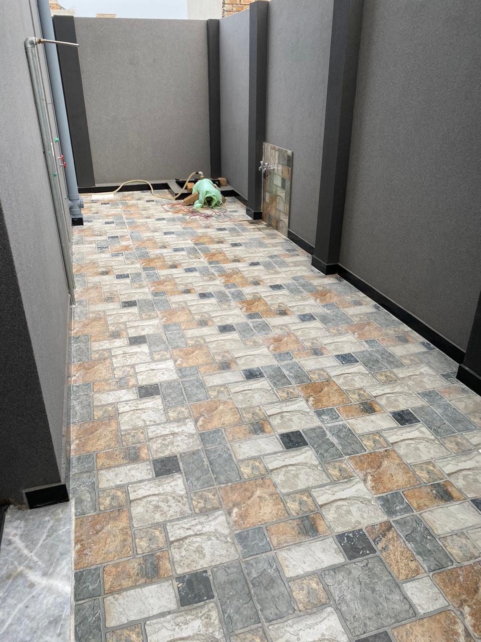 10 Marla fresh House Available For Sale.