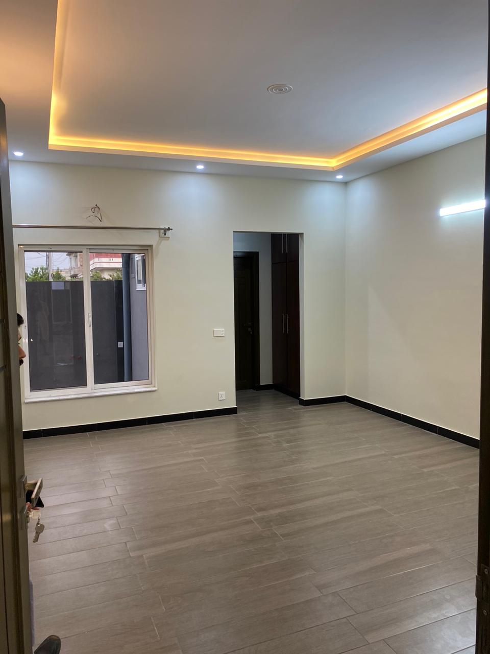 10 Marla fresh House Available For Sale.