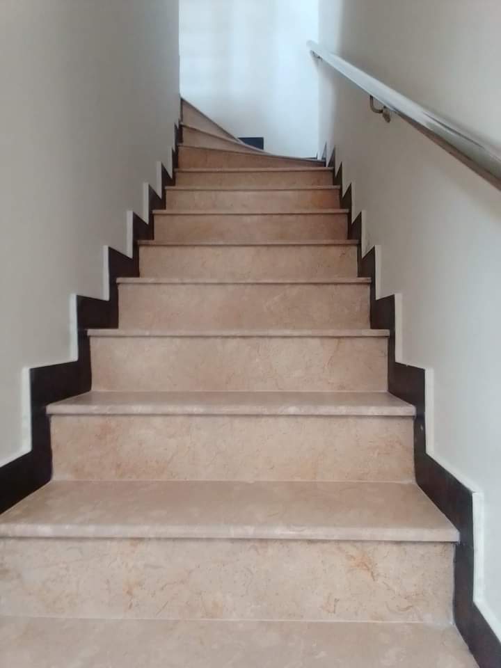 13 MARLA HOUSE AVAILABLE FOR SALE