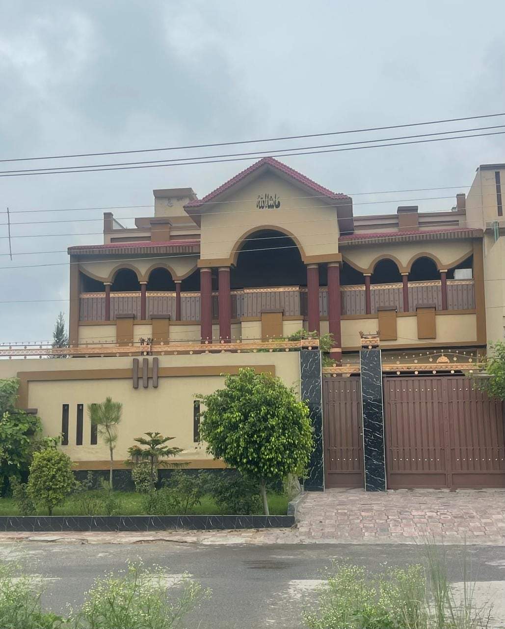 13 MARLA HOUSE AVAILABLE FOR SALE