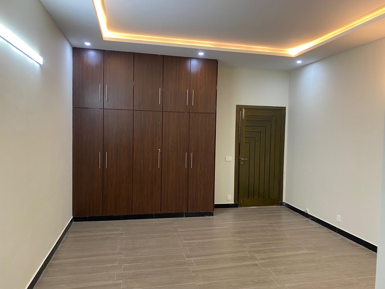 10 Marla fresh House Available For Sale.