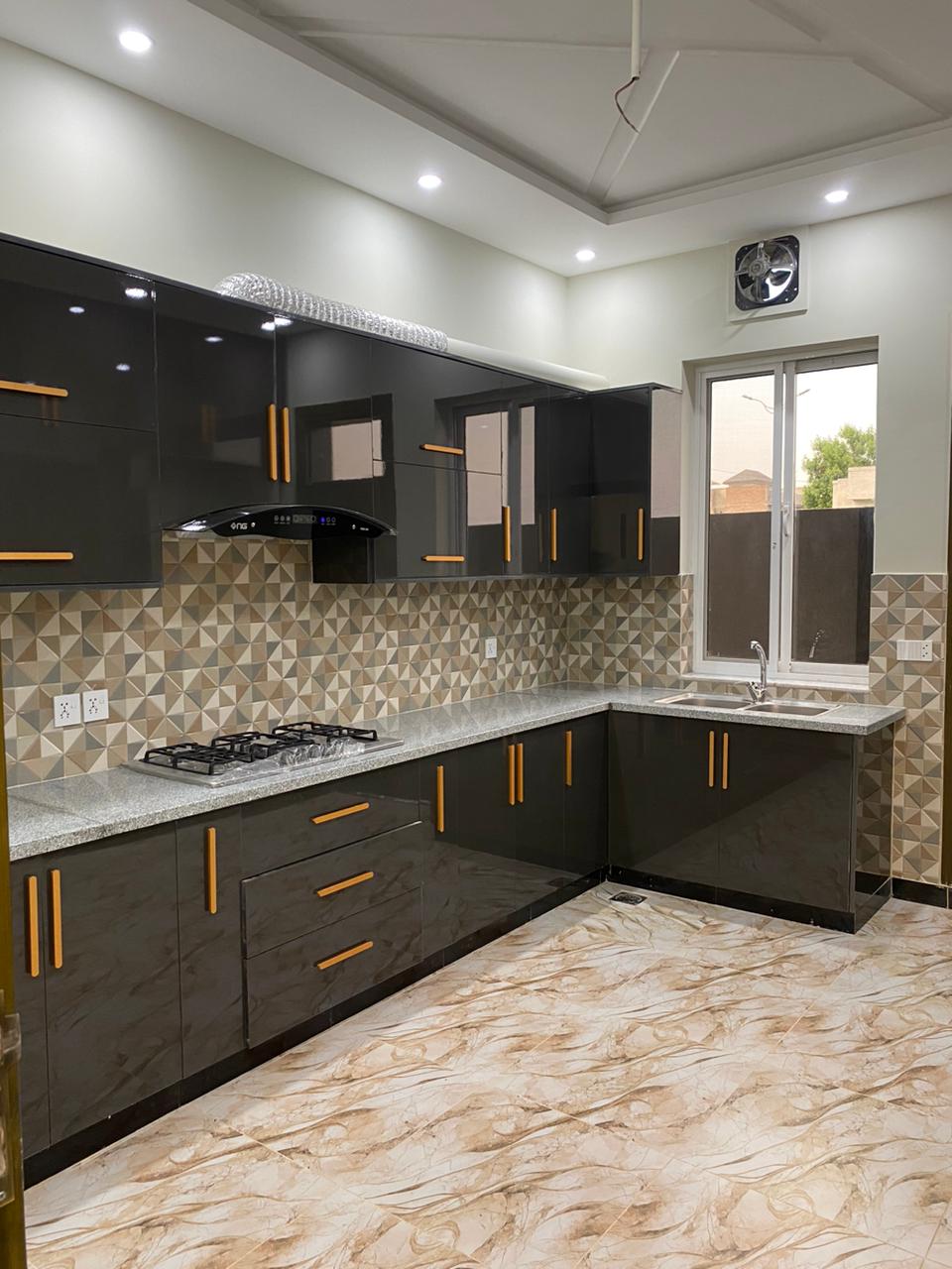 10 Marla fresh House Available For Sale.