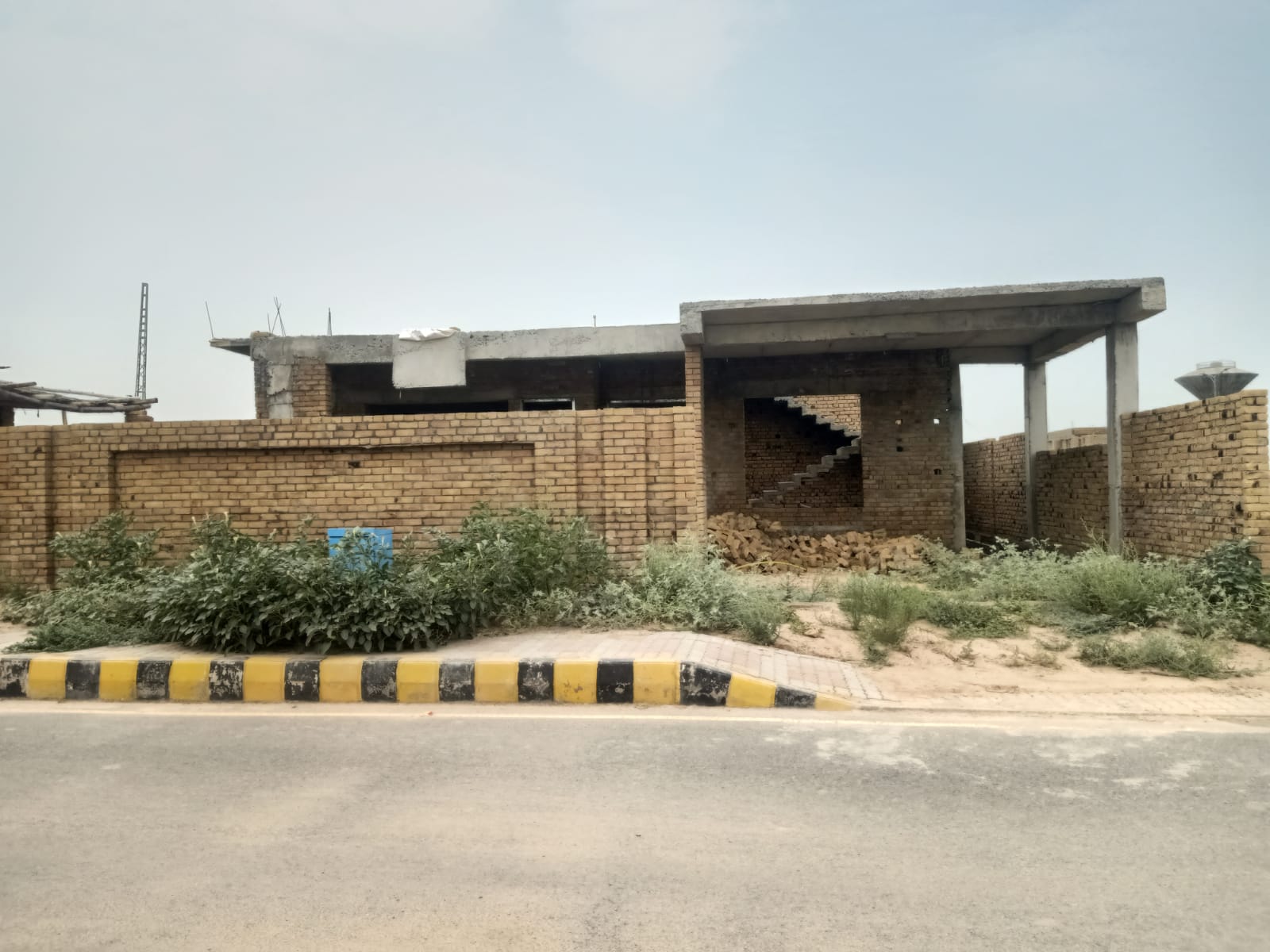 1 Kanal Grey Structure House Available For Sale